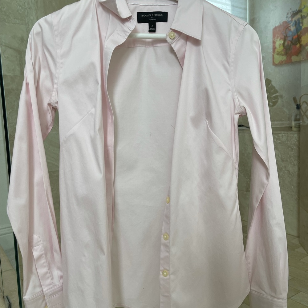 Good shirt for suit. Good condition. No stains at all. Wore like once.